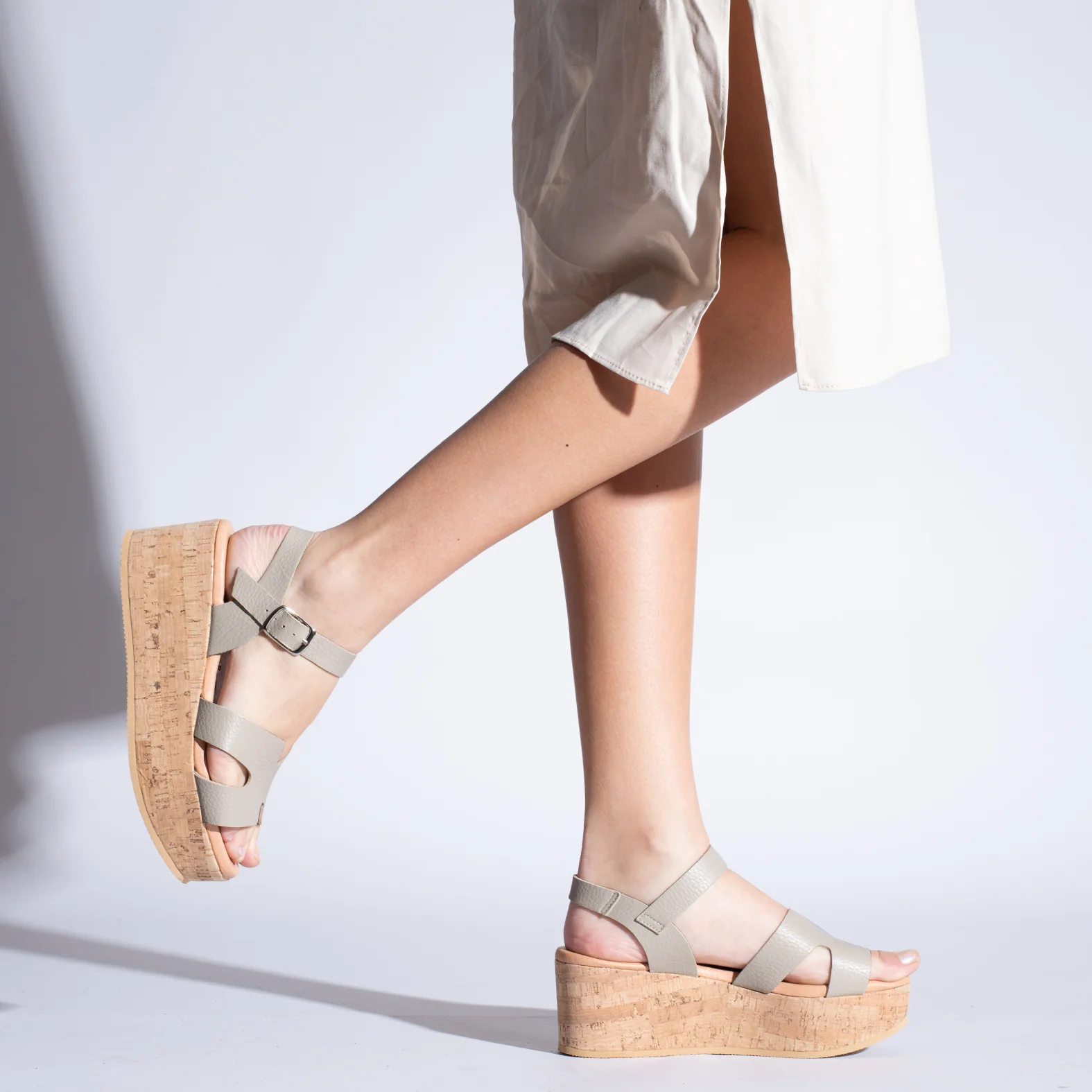 HACHE – Sandalia con cuña de corcho BEIGE - Image 7