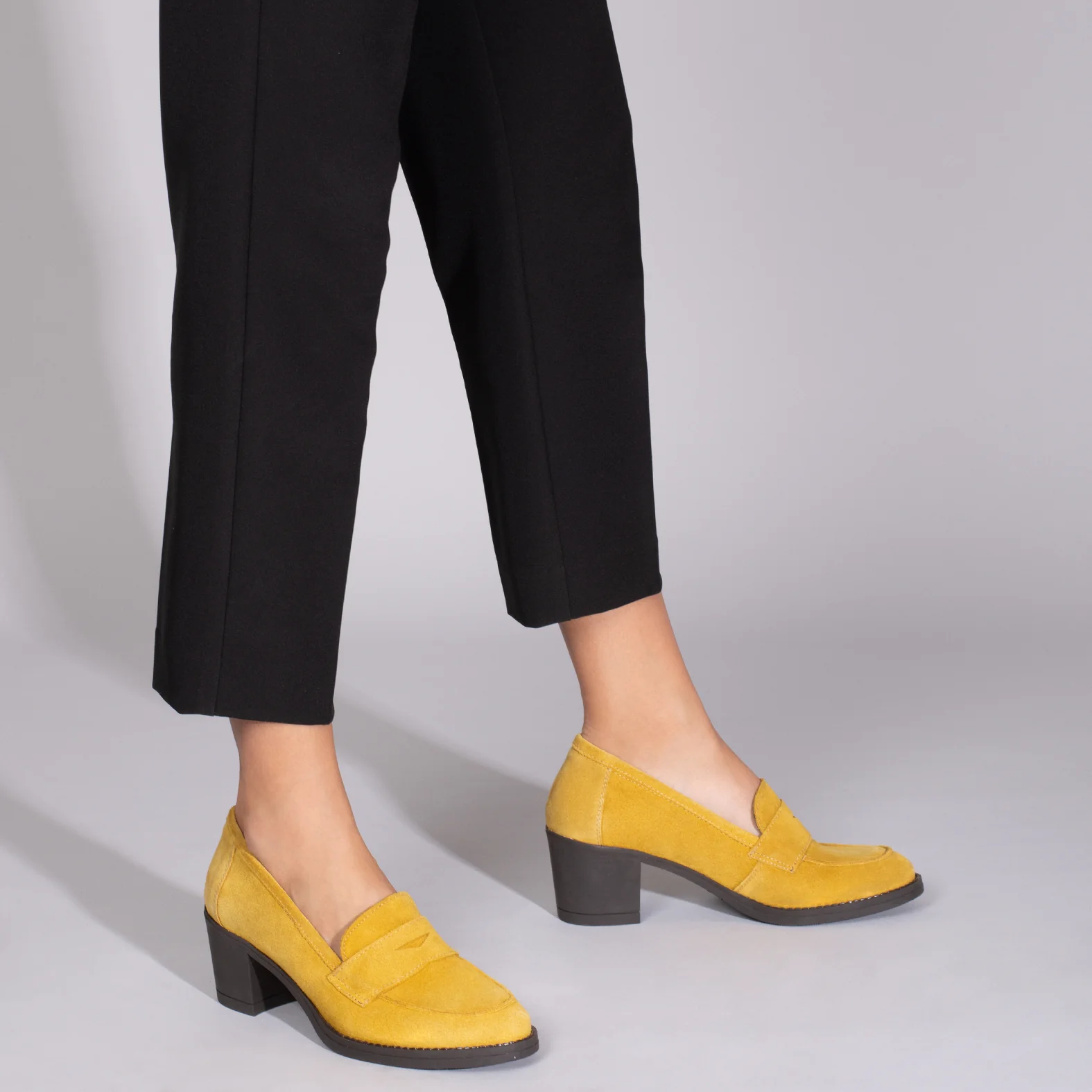 MOKKA Mocasines de mujer con tacón MOSTAZA - Image 6