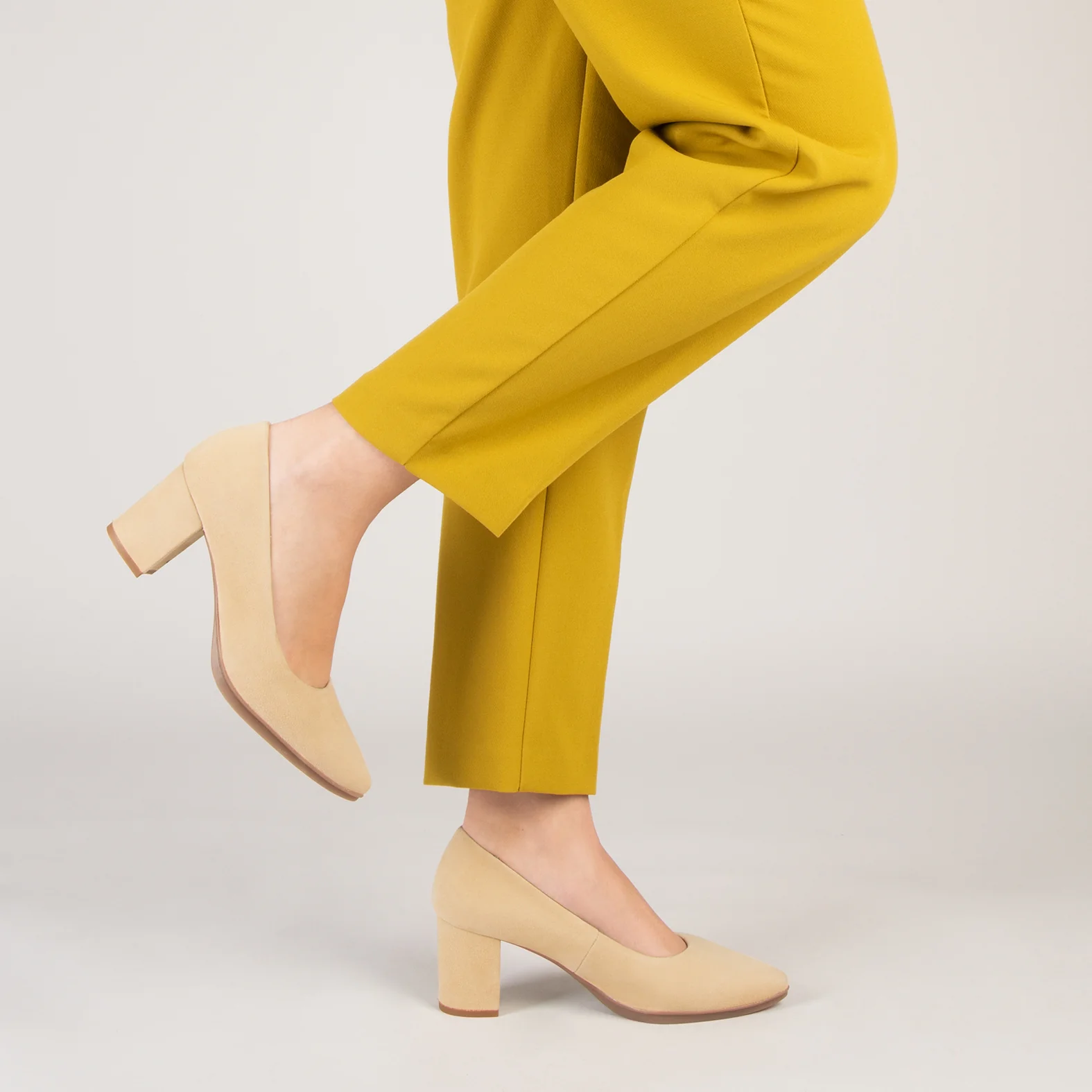 URBAN S – Zapatos de tacón medio de ante ARENA - Image 6