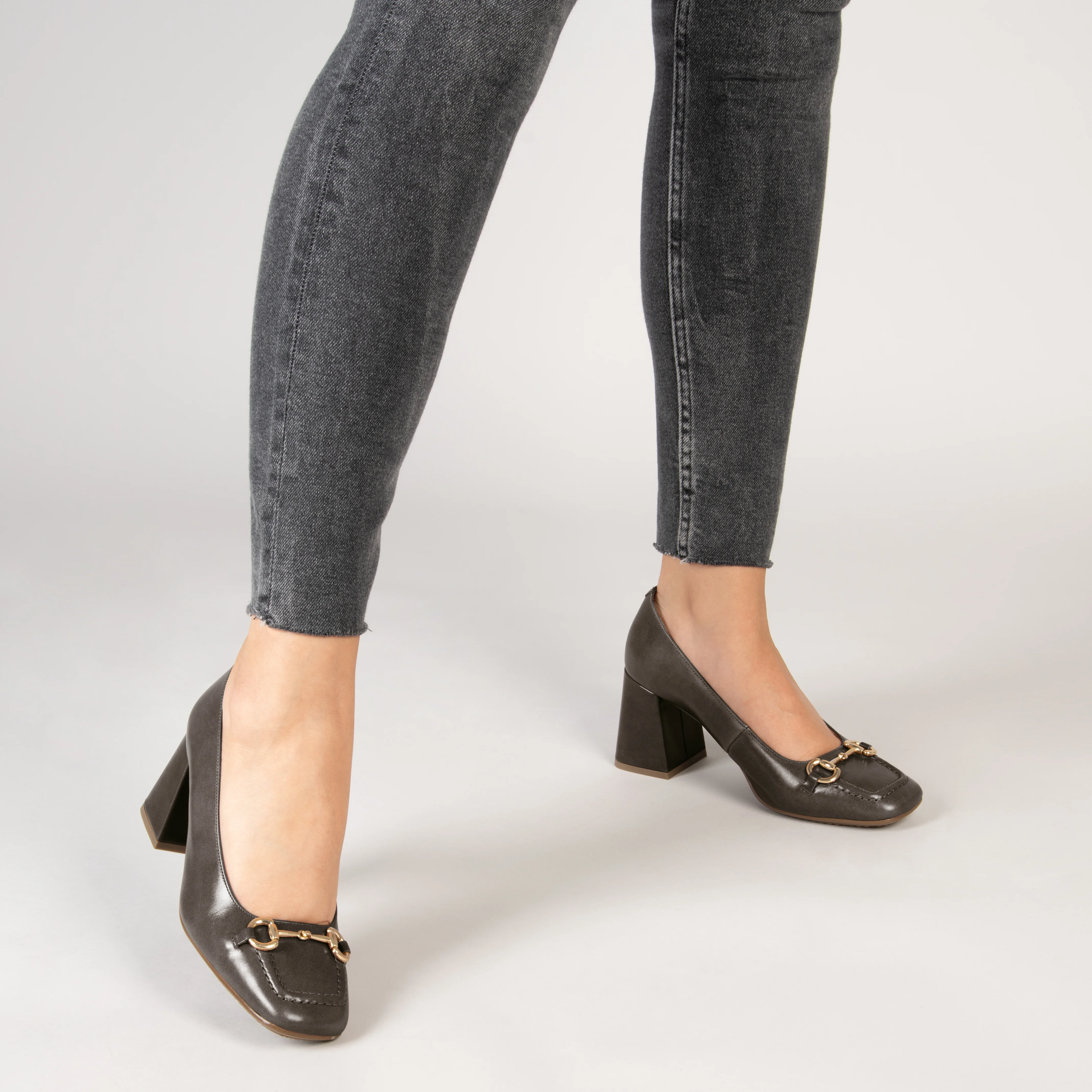 MÍA – Zapatos con tacón bloque VERDE OSCURO - Image 6