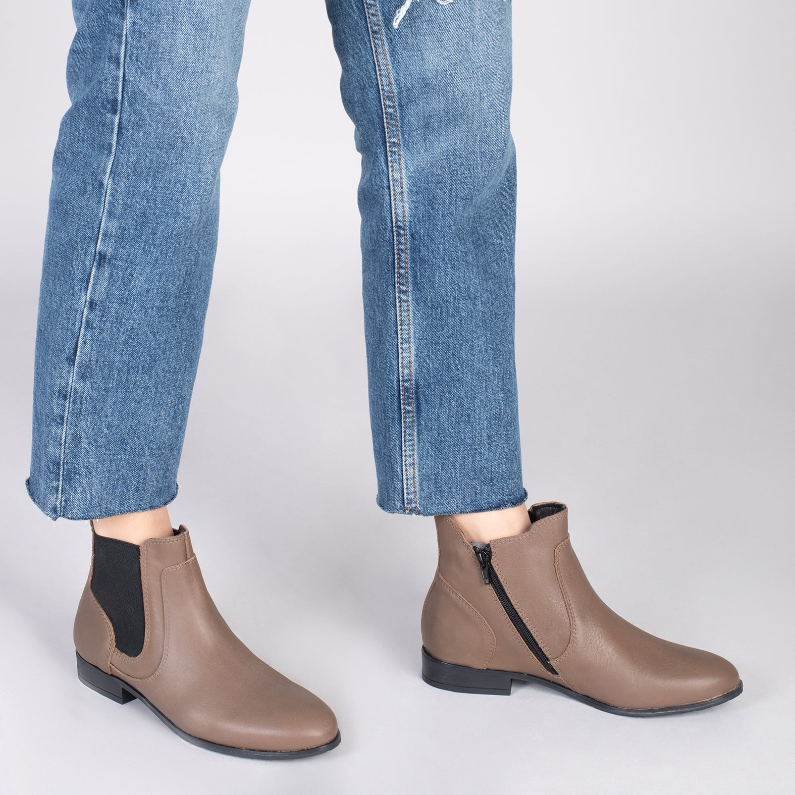 BRIGHTON – Botines planos para mujer TAUPE - Image 6