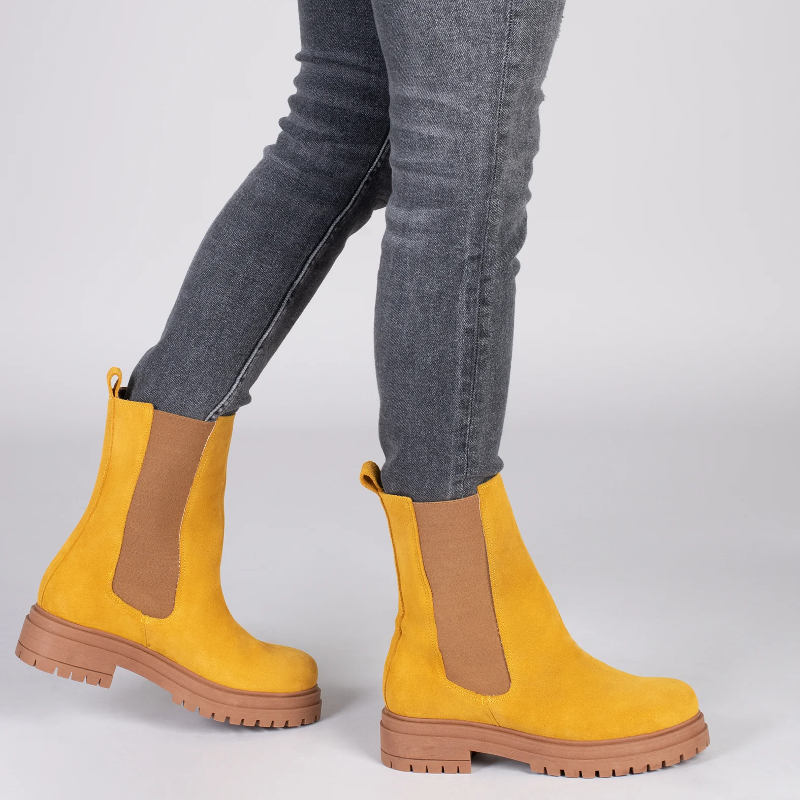 CAMBRIDGE Botines Chelsea MOSTAZA con plataforma track - Image 6
