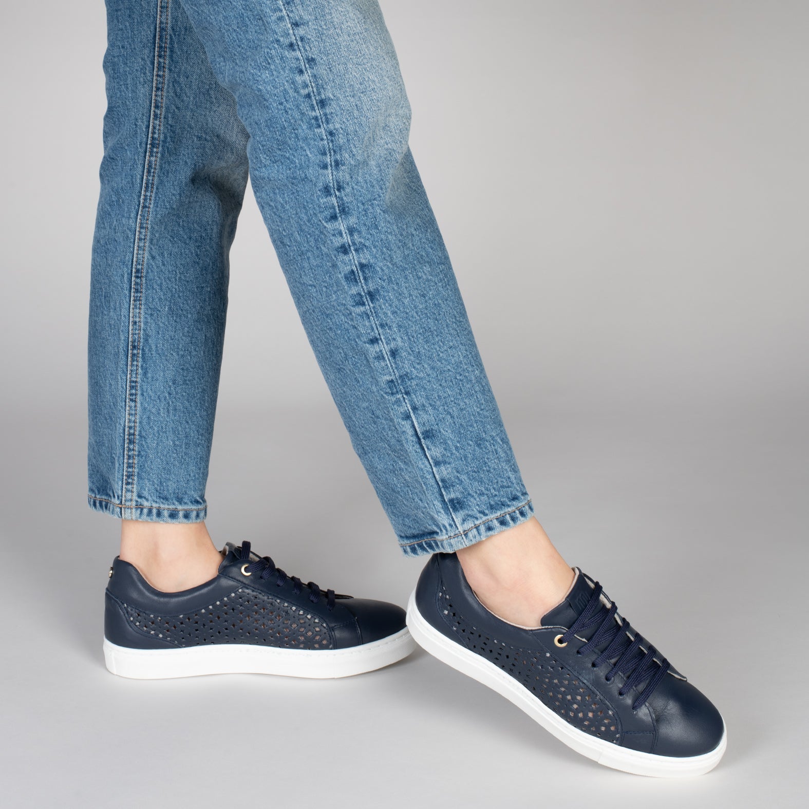 BREATHE – Zapatillas de napa con diseño troquelado MARINO - Image 6