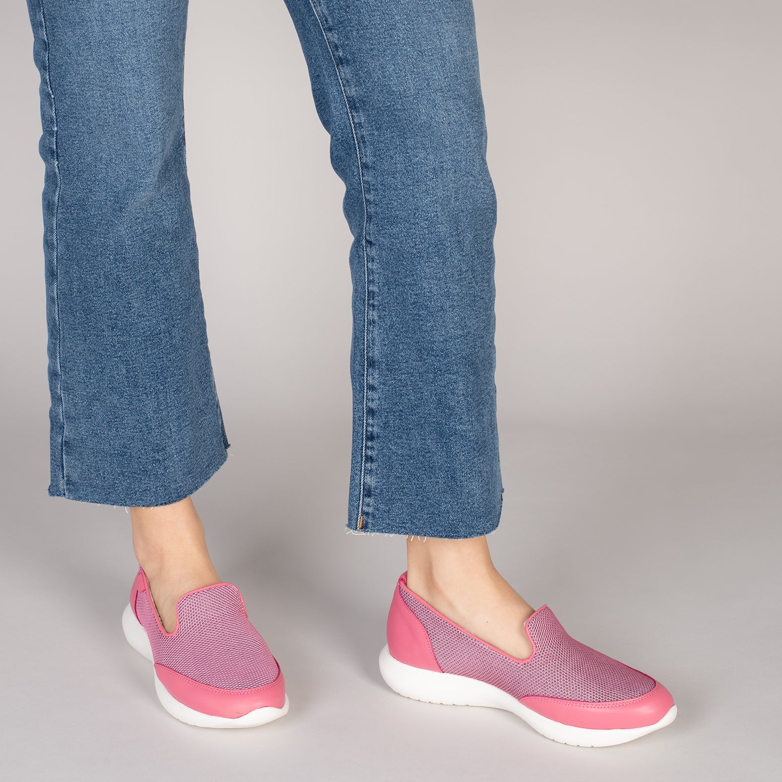 SLIPPER SPORT – Zapatilla sin cordones con diseño en rejilla ROSA - Image 2