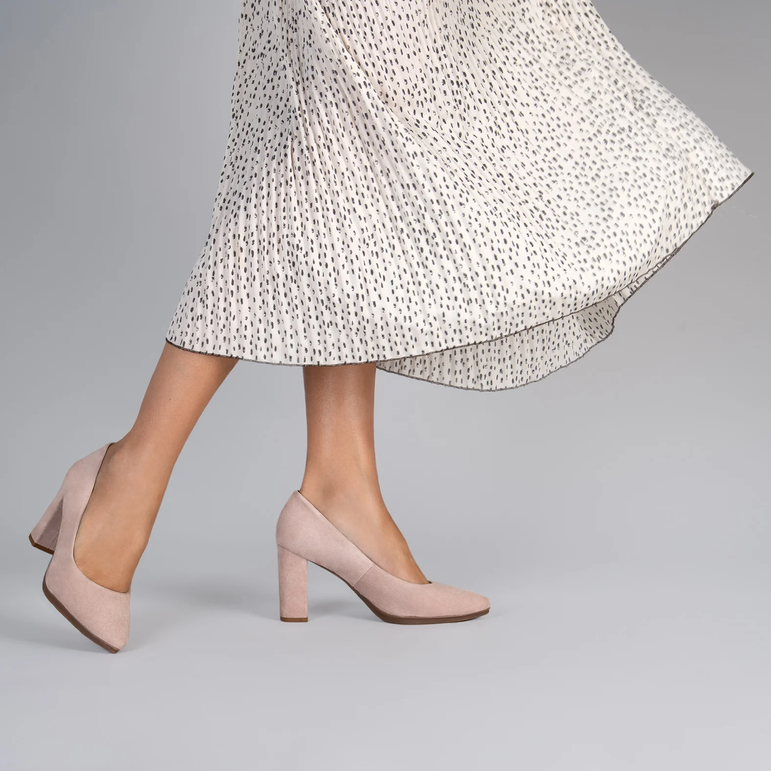 URBAN – Zapatos de tacón alto de ante NUDE - Image 6