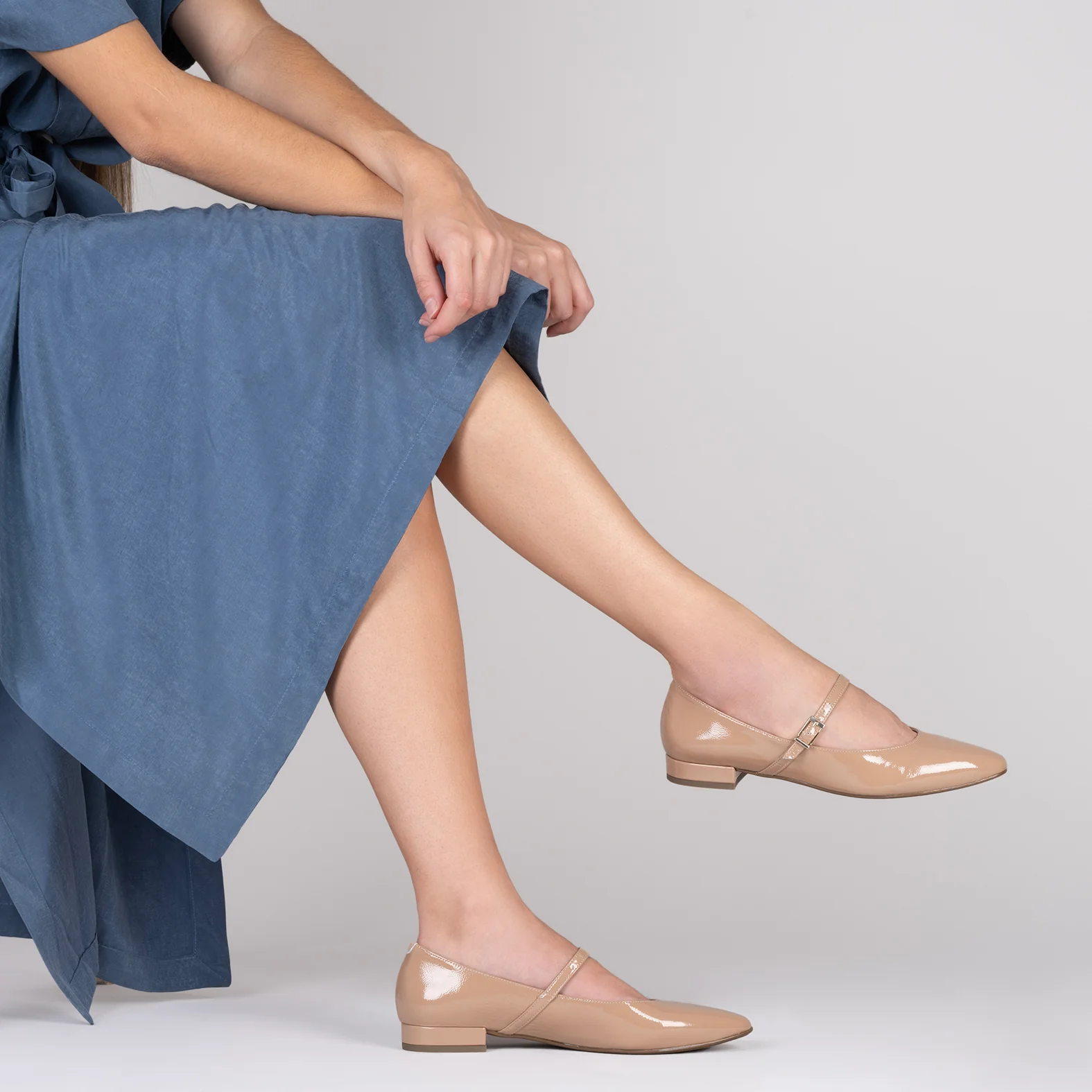 MERCEDITAS - Zapatos planos de charol con hebilla NUDE - Image 6