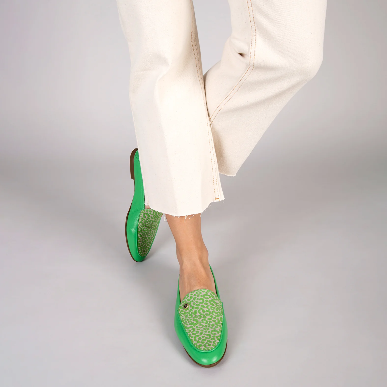 STYLE SAUVAGE - Mocasín tacón bajo VERDE - Image 2