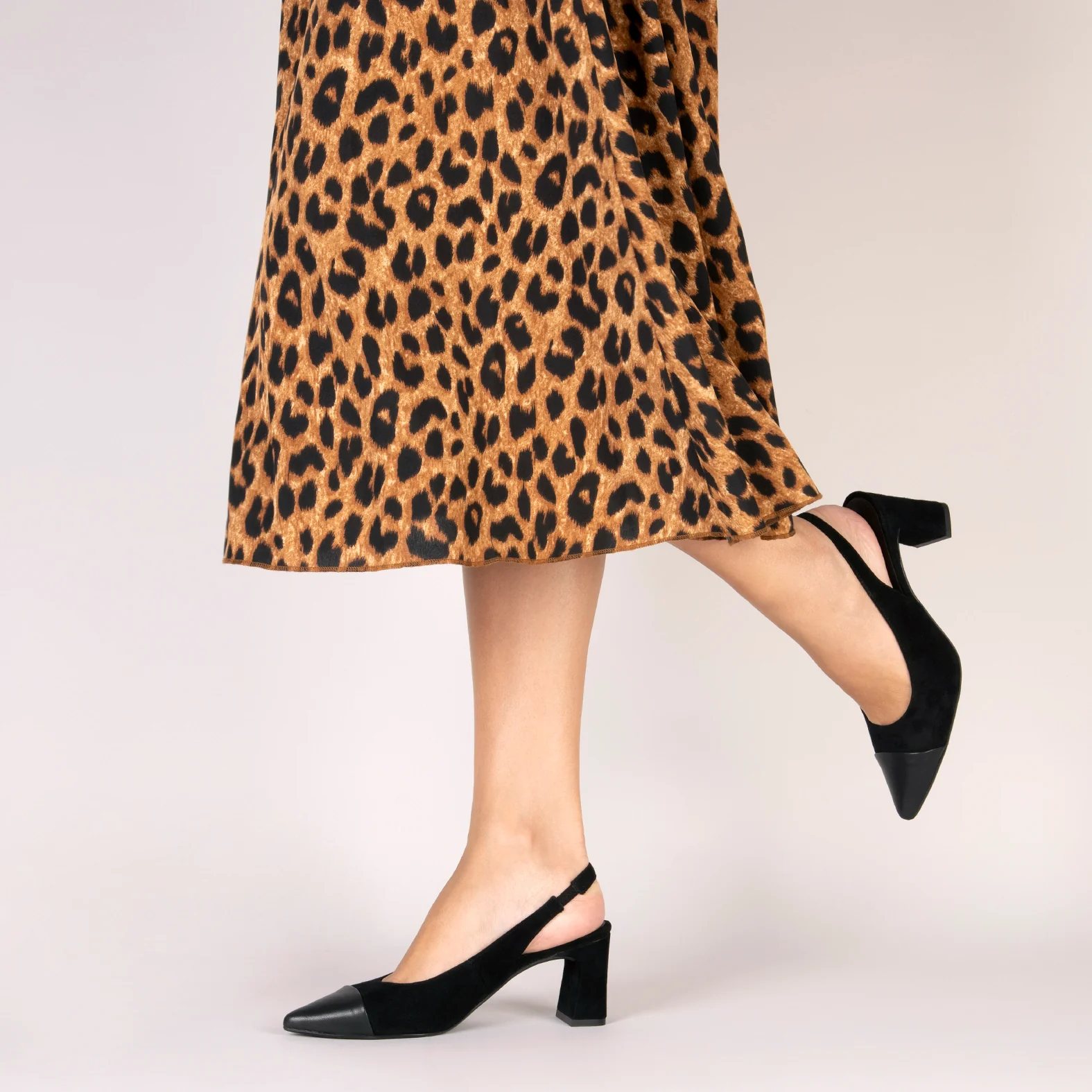 DIANA – Zapato destalonado de mujer NEGRO - Image 2