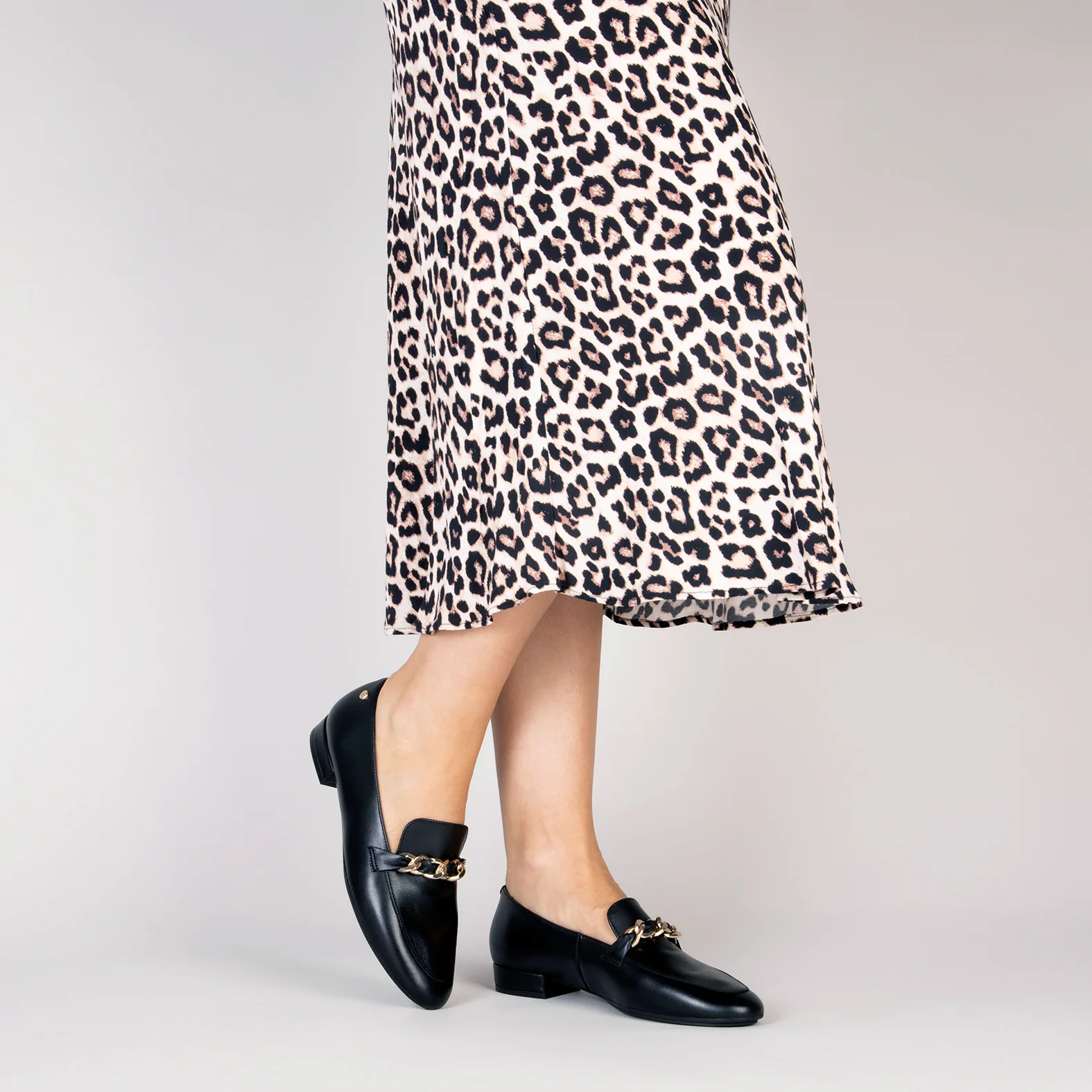 CHAIN – Mocasines planos NEGRO con adorno metalizado - Image 2