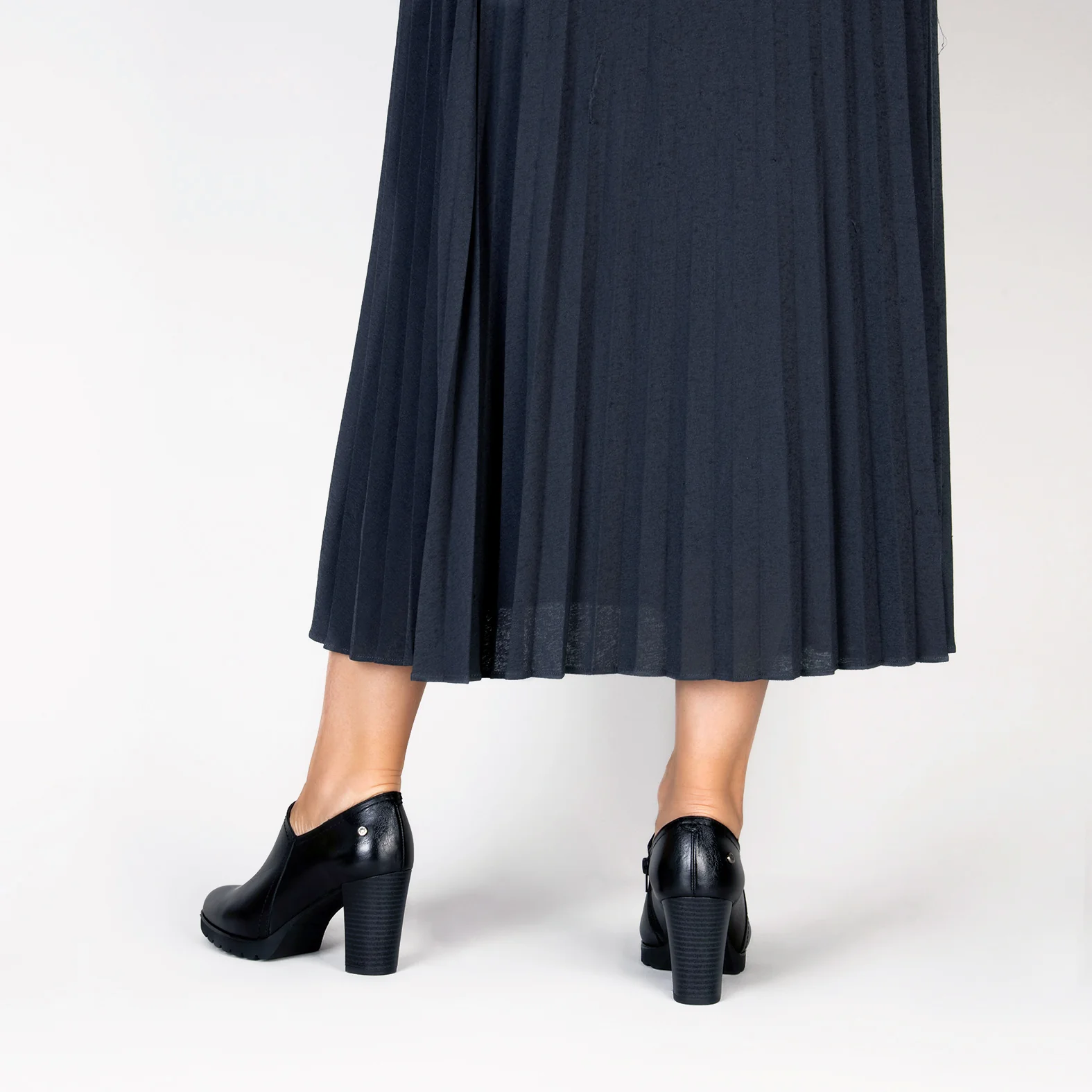 DAYANA – BOTÍN TOBILLERO NEGRO - Image 2