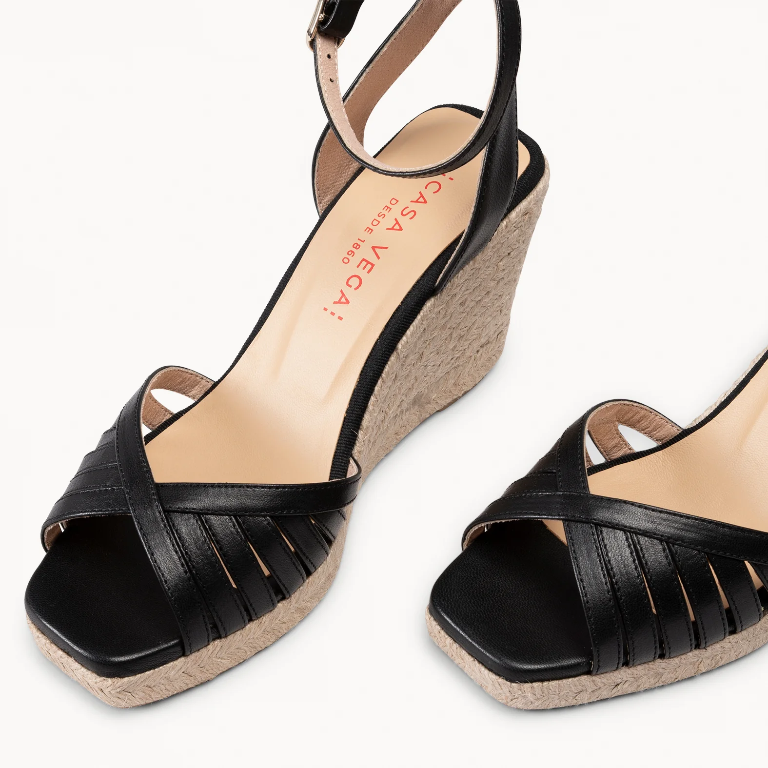 ISABEL - SANDALIAS NEGRAS DE TIRAS CRUZADAS CON CUÑA - Image 3