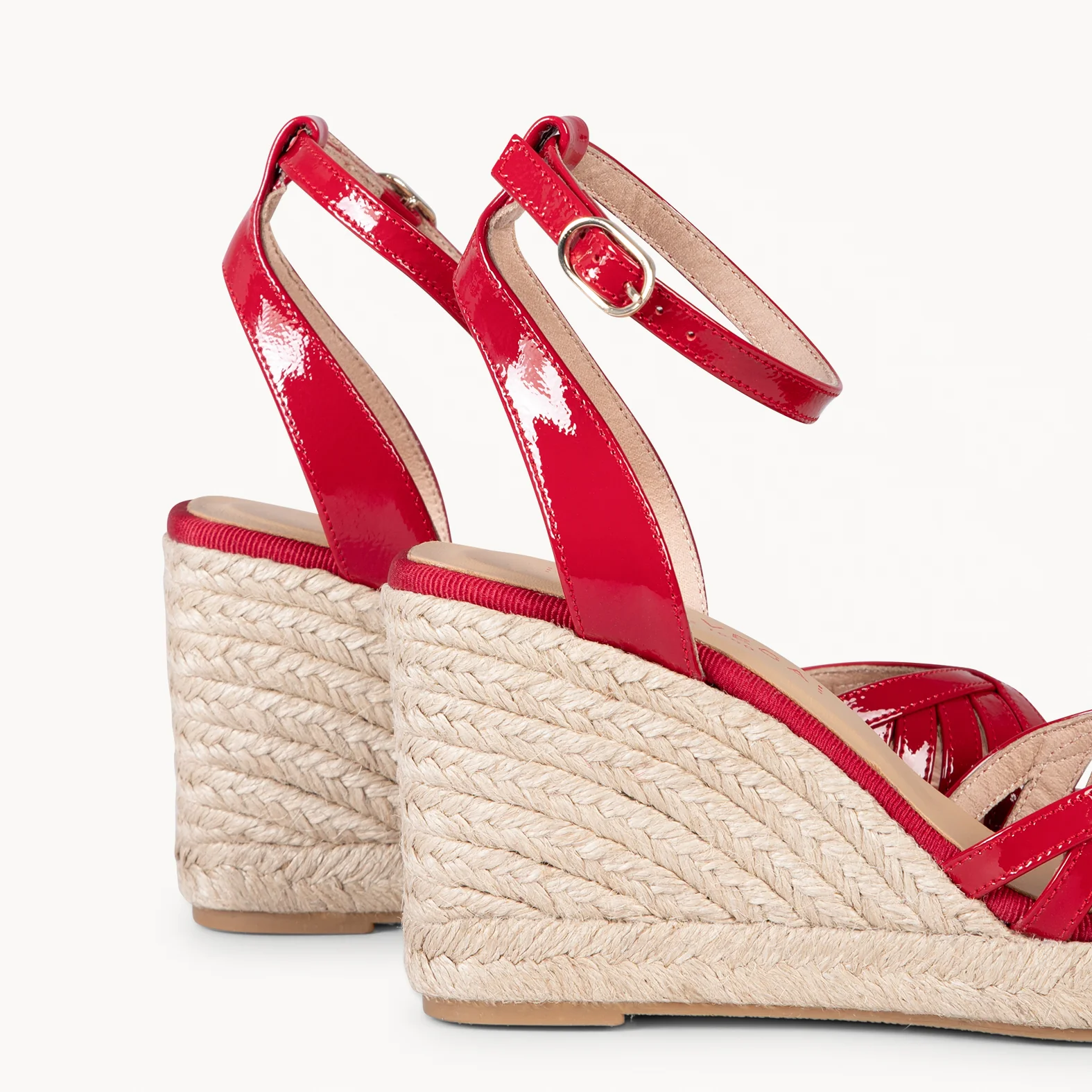 ISABEL - SANDALIAS ROJAS DE TIRAS CRUZADAS CON CUÑA - Image 5